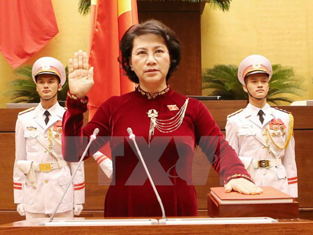 Đồng chí Nguyễn Thị Kim Ngân, Ủy viên Bộ Chính trị đã chính thức tuyên thệ nhậm chức Chủ tịch Quốc hội nước Cộng hòa Xã hội chủ nghĩa Việt Nam khóa XIV.